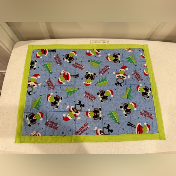 NEW Festive Christmas Quilted Reversible Placemats  ~ Set of 6 ~ Handmade - Picture 8 of 10